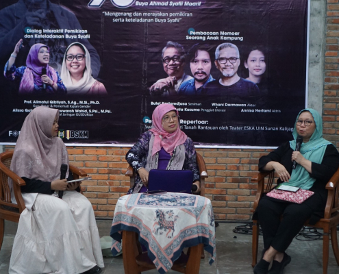 90 TAHUN BUYA SYAFII, dalam foto tampak Ibu Alimatul Qibtiyah bersama Ibu Alissa Wahid sebagai pembicara