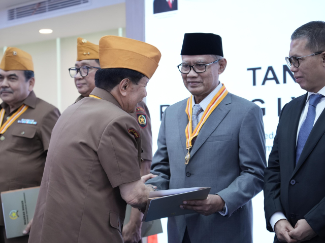 Haedar Nashir Terima Penghargaan Bintang LVRI, Serukan Komitmen dan Nilai Keindonesiaan bagi Generasi Muda