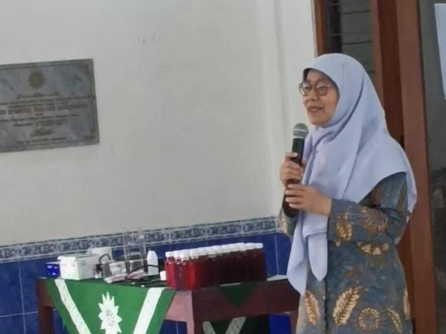 Ketum PP ‘Aisyiyah Bersama Dosen Farmasi UMY Dorong Gerakan Ramadan Sehat dan Pemberdayaan Ekonomi Perempuan di Warungboto