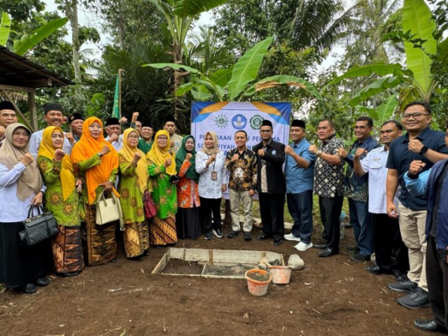 Wamendikdasmen Lakukan Groundbreaking SD ‘Aisyiyah Pertama di Brebes